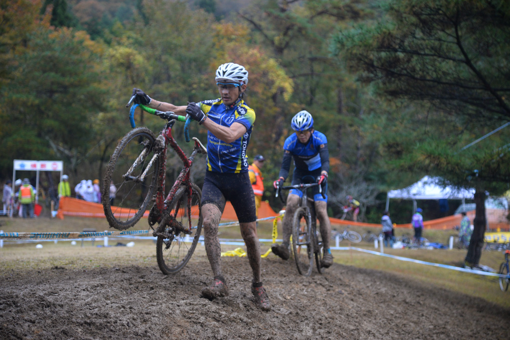 http://www.cyclocross.jp/news/61D_8143.jpg