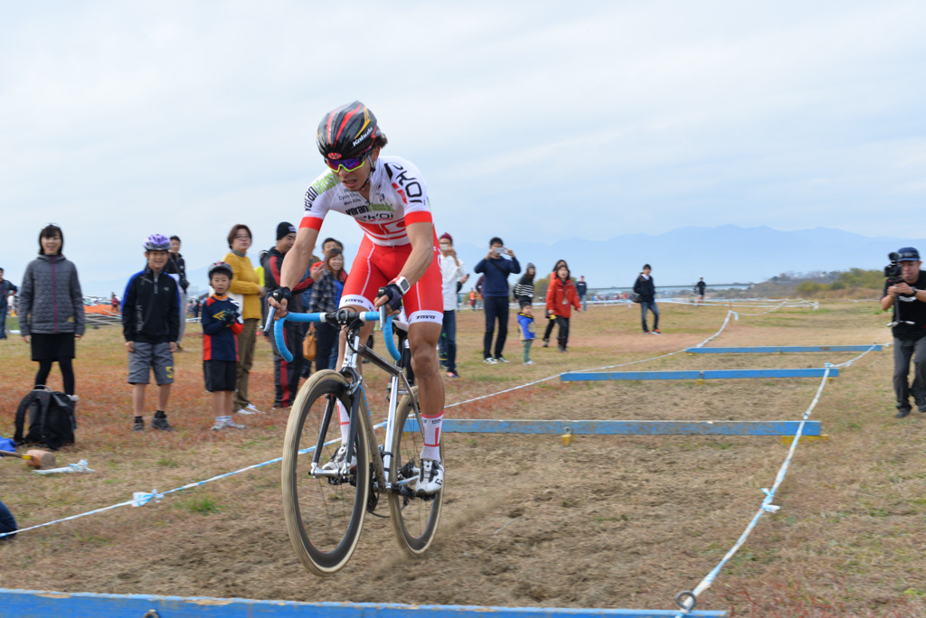 http://www.cyclocross.jp/news/61D_9901.jpg