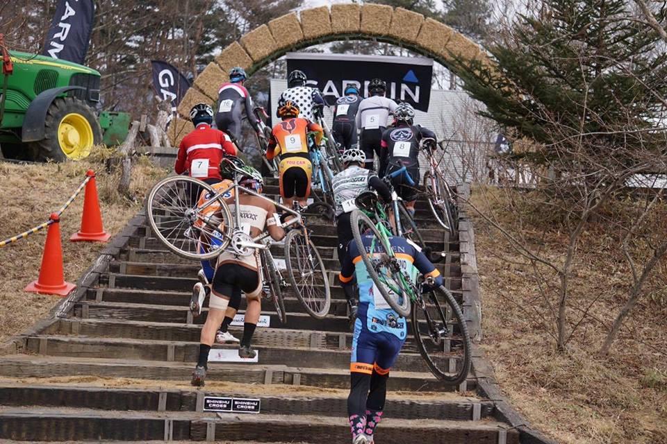 http://www.cyclocross.jp/news/C1start.jpg