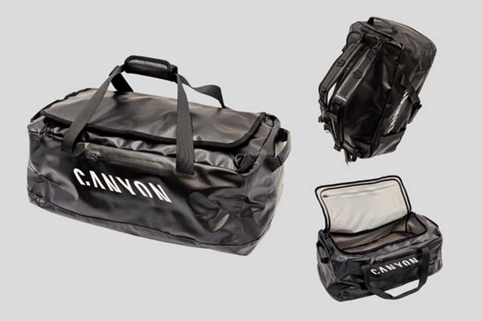 非売品のCANYONダッフルバッグ