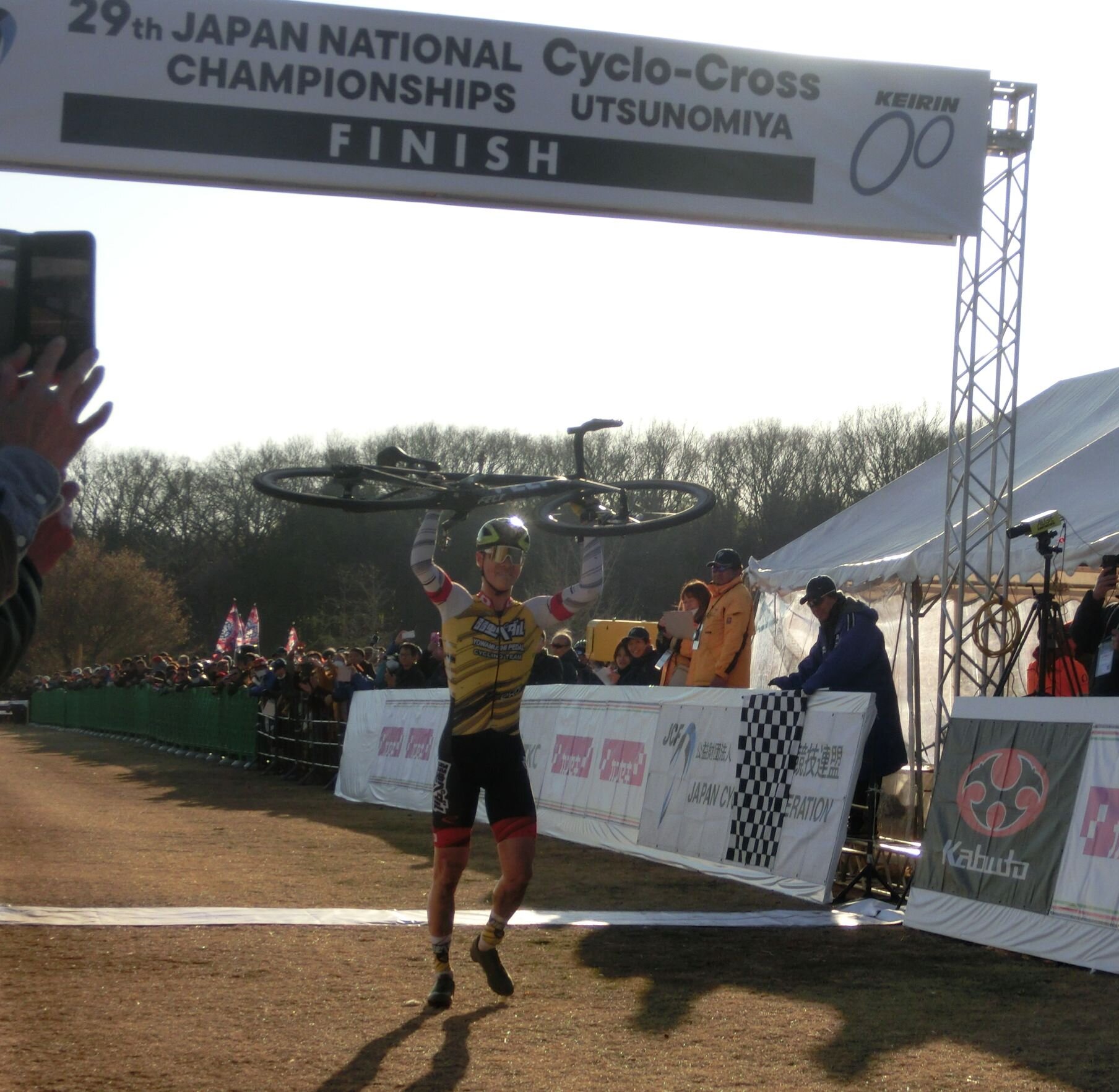 https://www.cyclocross.jp/news/finish.jpg